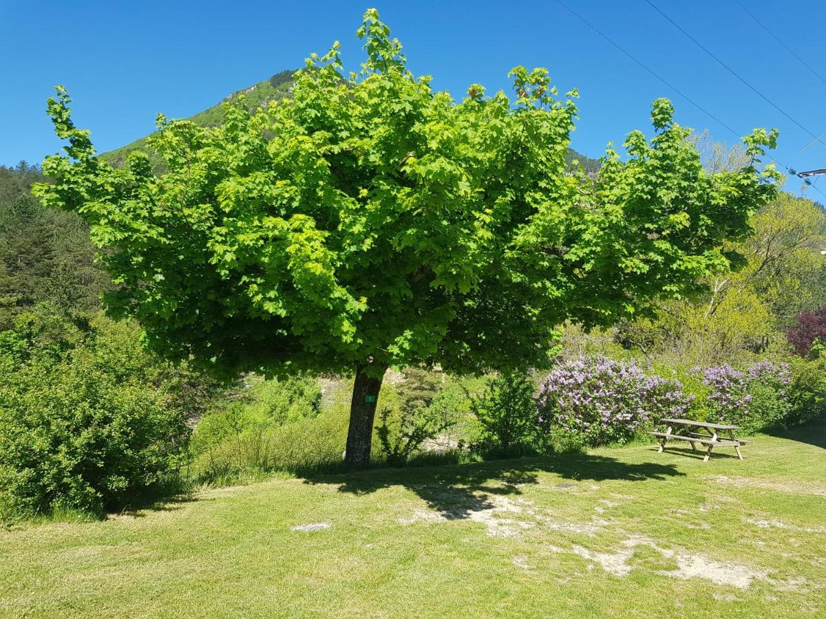 Camping Calme Et Nature Castellane Exterior foto