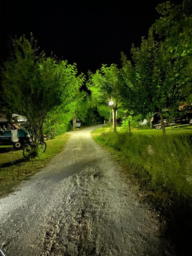 Camping Calme Et Nature Castellane Exterior foto